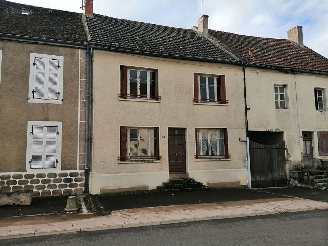 Maison de village à rénover de 128 m² hab. (Quatre chambres) - photo 4