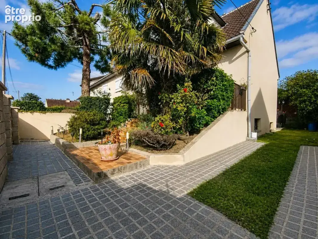 Maison de 5 pièces de 100 m² à Goussainville - photo 2