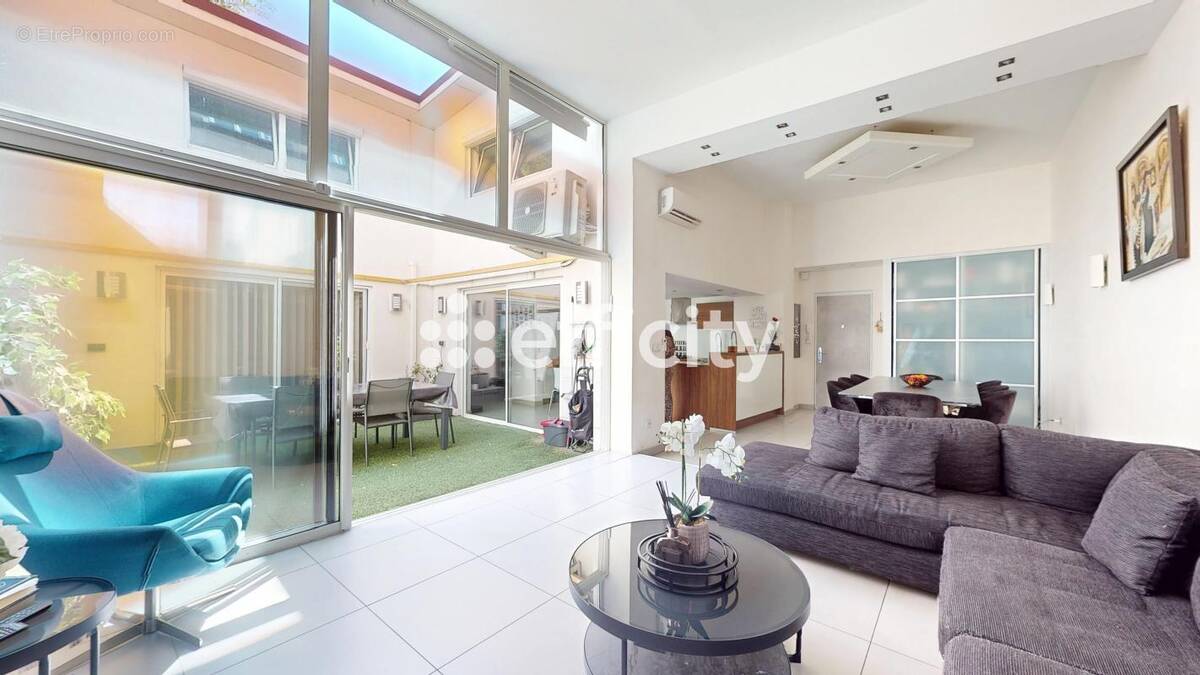 Maison à VILLEURBANNE