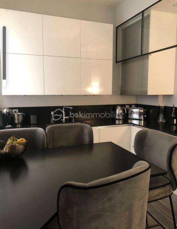 Appartement à NEUILLY-SUR-SEINE