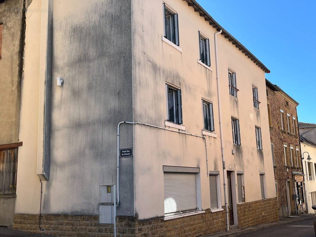 Maison à COURS-LA-VILLE