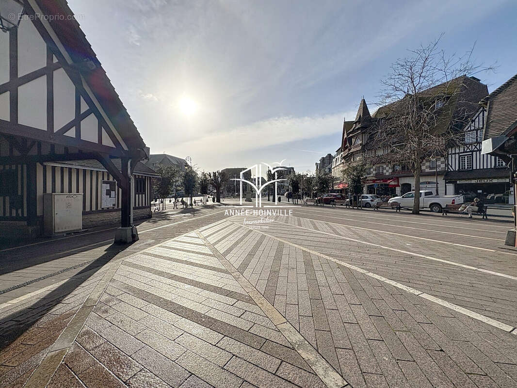 Commerce à DEAUVILLE