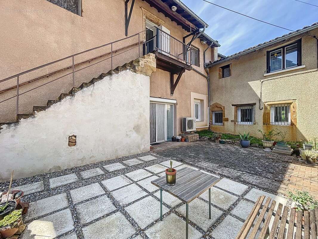 Maison à SAINT-JULIEN