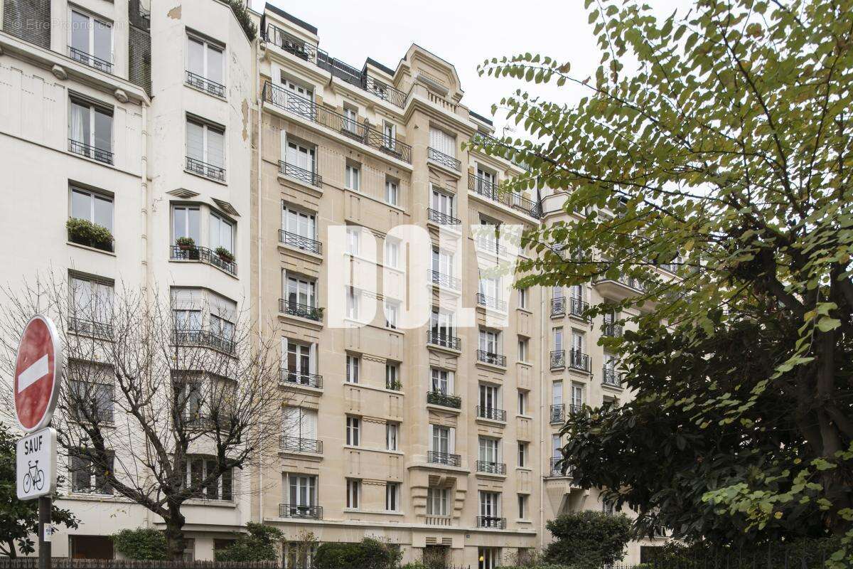 Appartement à PARIS-16E