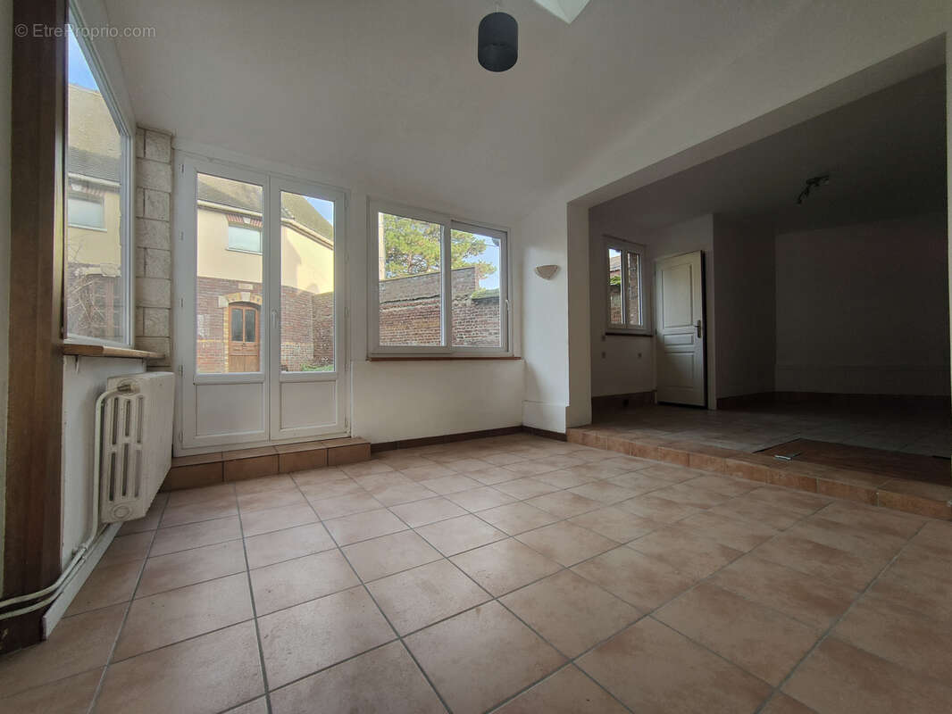 Superbe maison bourgeoise de 160 m2 hab avec sous-sol grand garage de 30 m2 sur 270 m2 de terrain clos au calm - photo 3