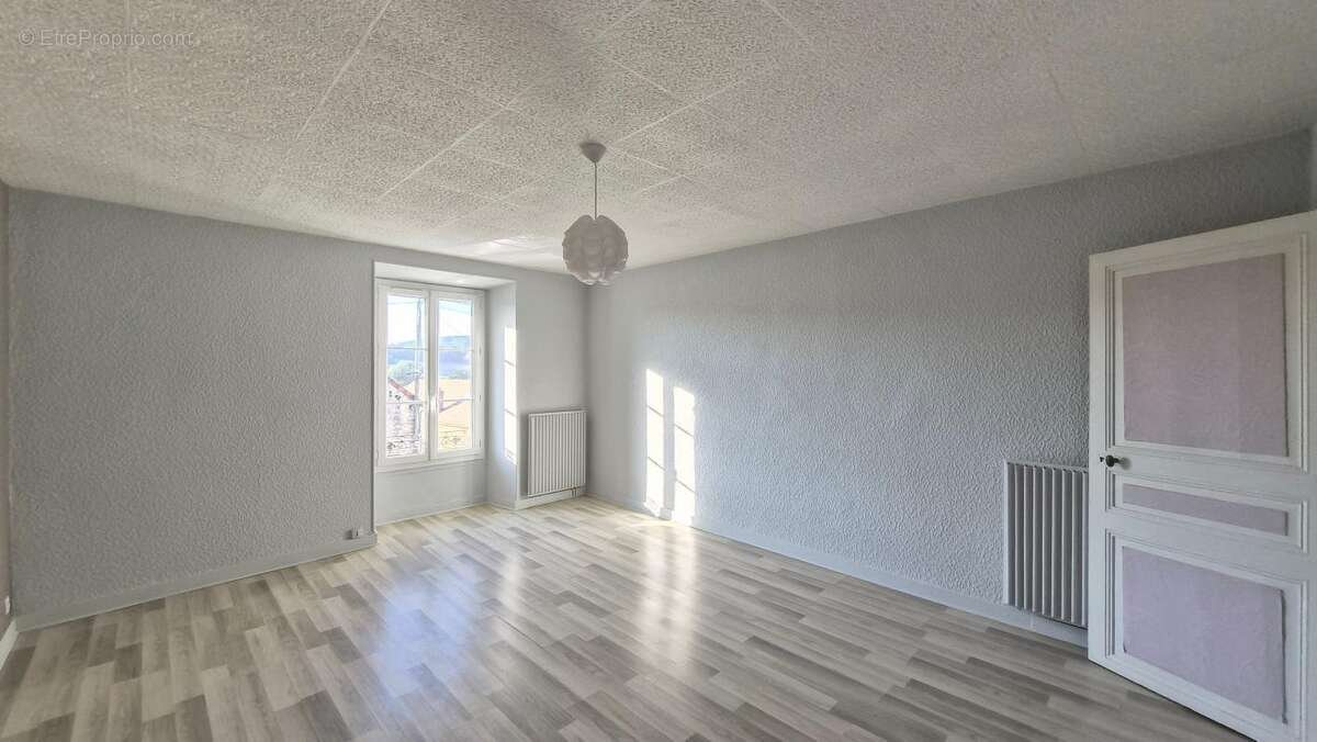 Maison à BREUX-JOUY