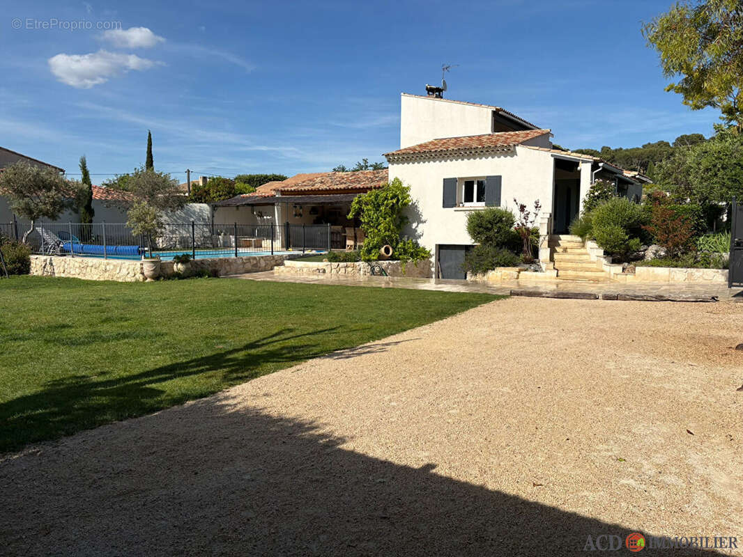 Maison à VELAUX