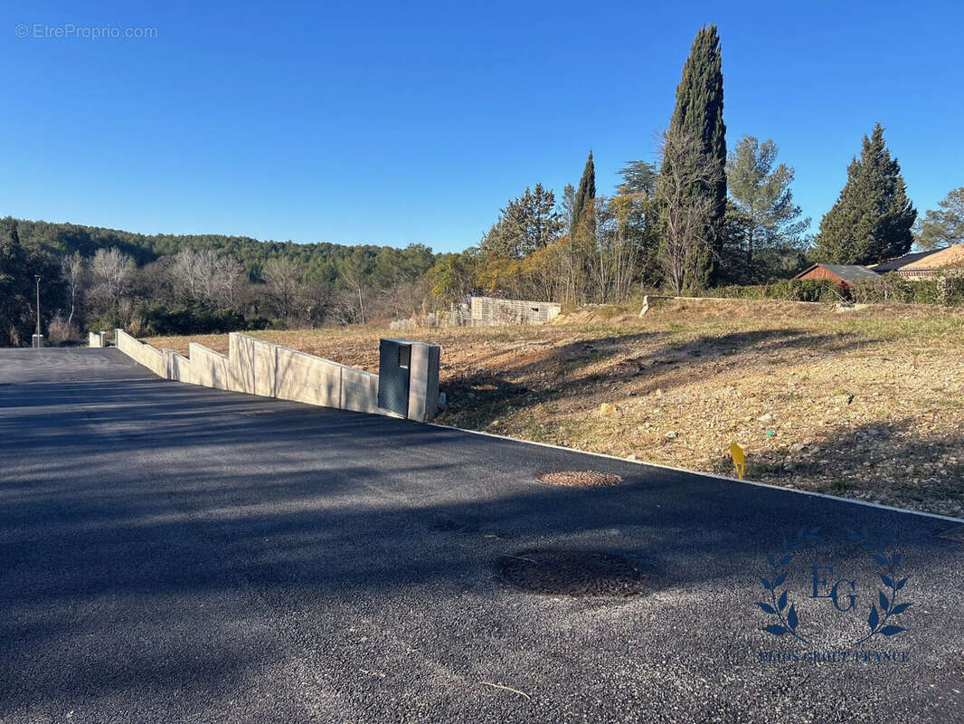 Terrain à MONTFERRIER-SUR-LEZ