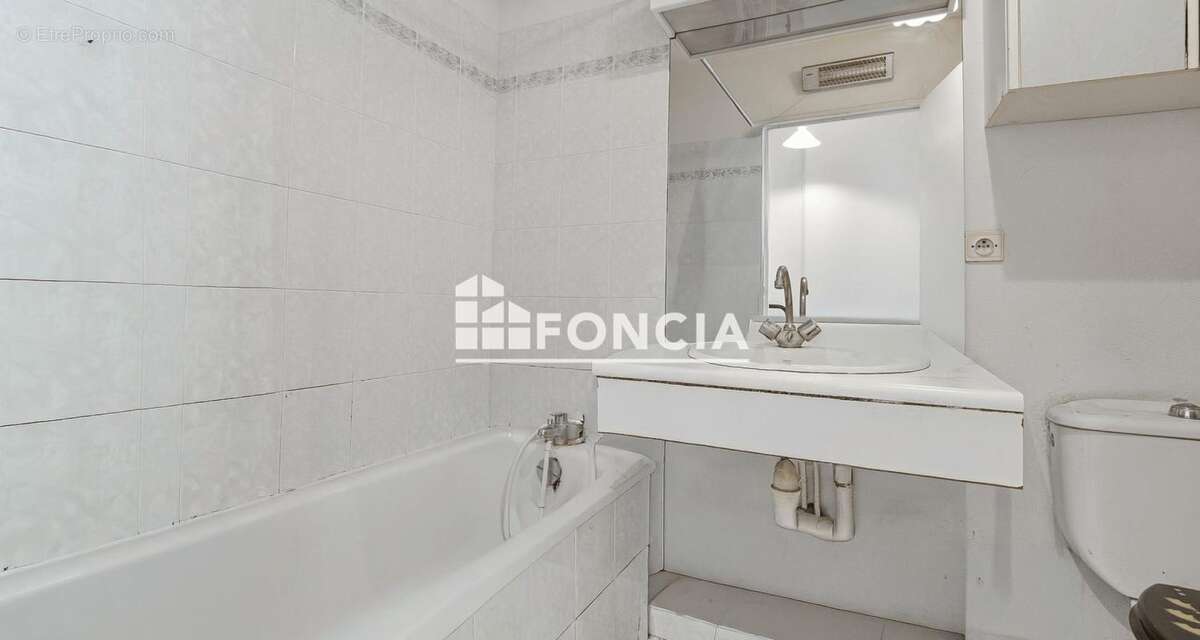 Cannes la bocca type 1 de 30m2 residence standing avec terrasse parking piscine - photo 10