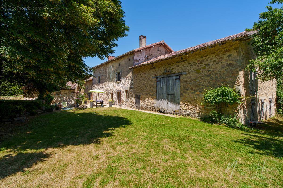 Maison à SAINT-LAURENT-SUR-GORRE