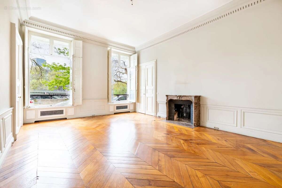 Appartement à PARIS-4E