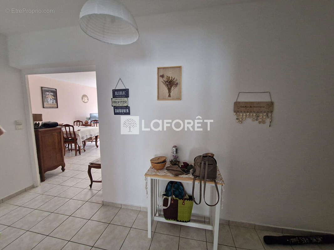 Appartement à ONET-LE-CHATEAU