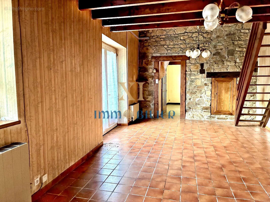 Maison à LA MEAUGON