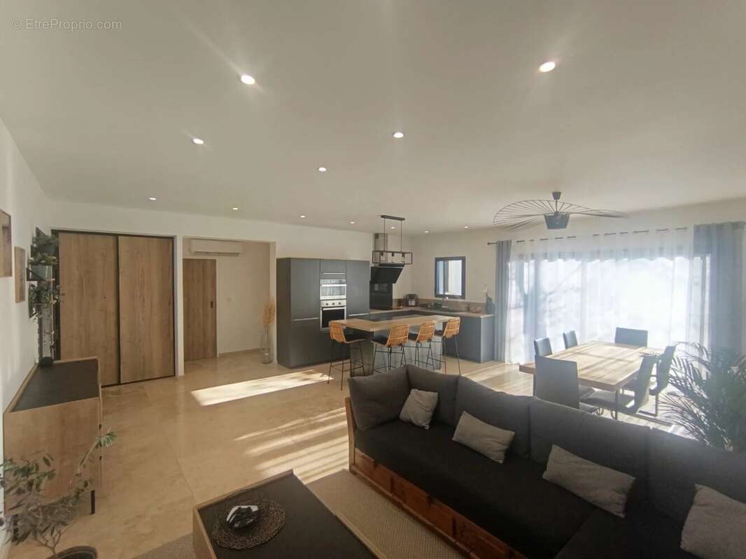 Maison à PELISSANNE