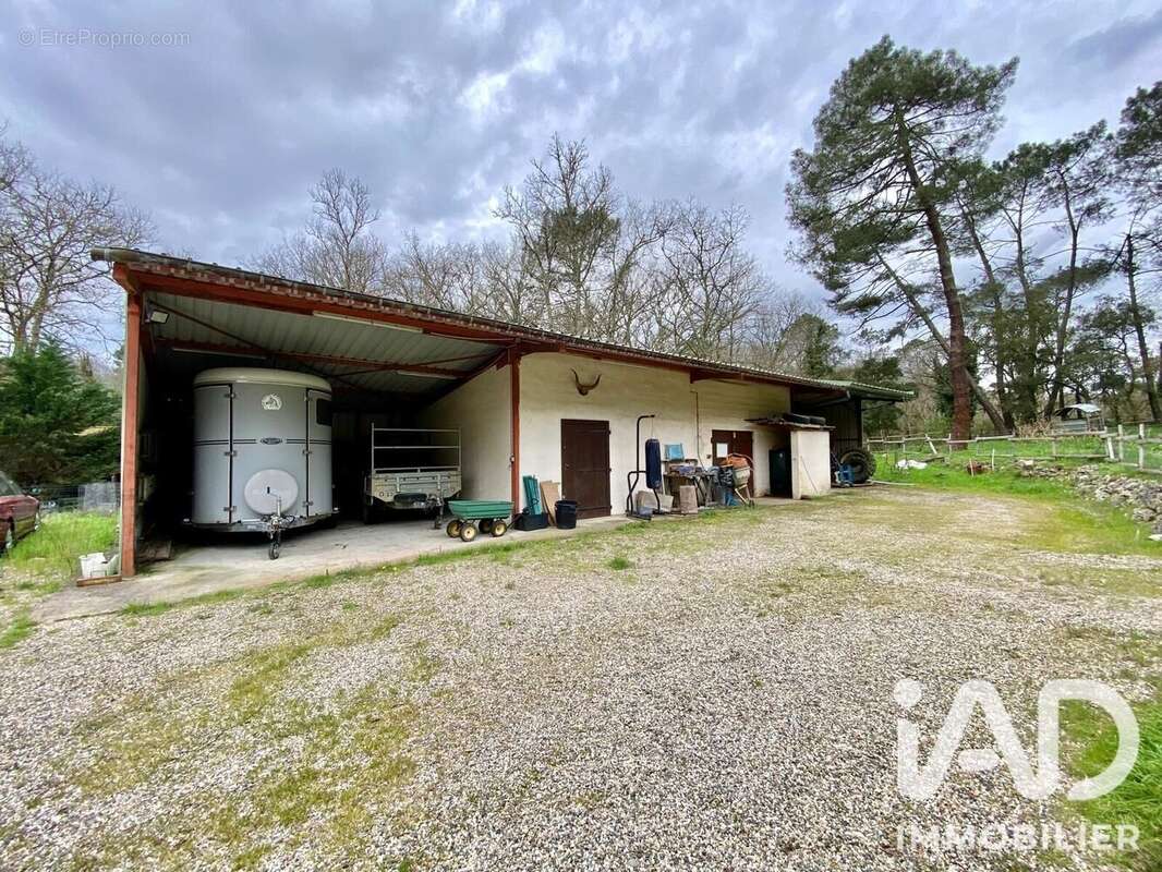 Maison 154 m² à Ambrus  - photo 2