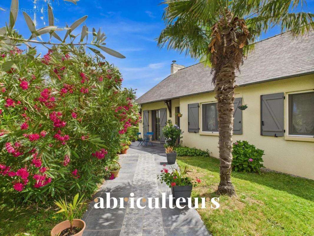 Maison à SAINT-HERBLON