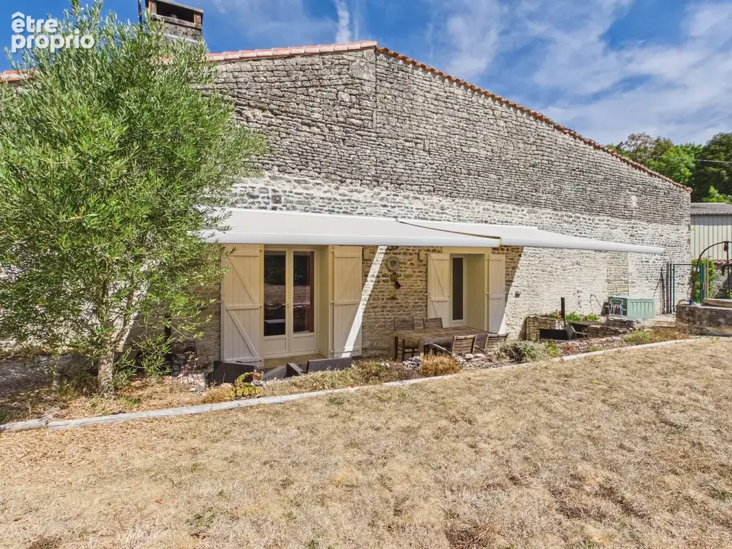 Maison en pierre avec cour et jardin - photo 13