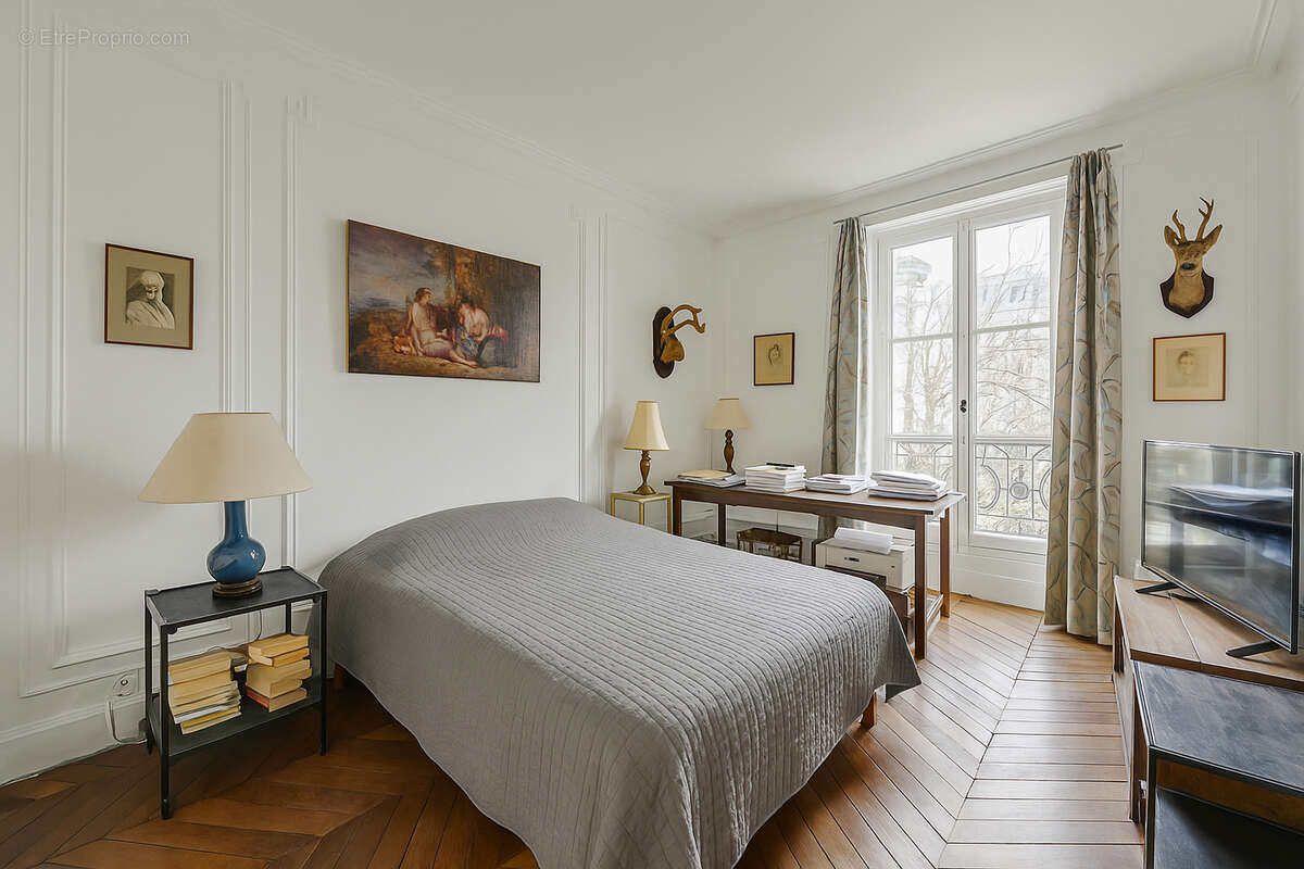 Appartement à PARIS-8E