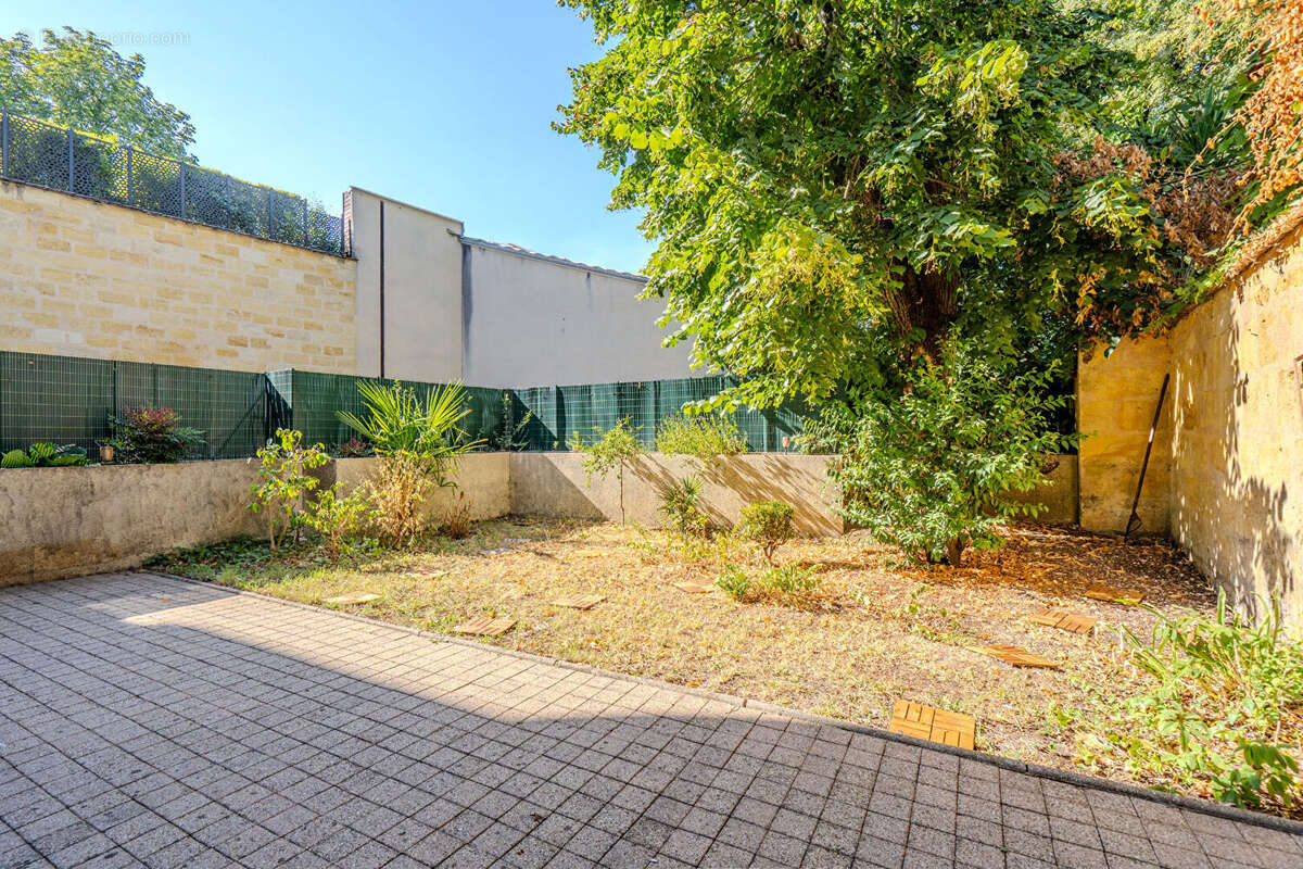 Bordeaux Fondaudège - Appartement T3 de 69 m² avec jardin de 60 m² et parking - photo 9