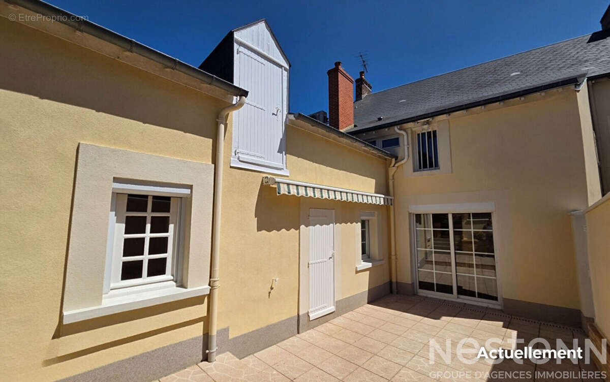 Maison à COULANS-SUR-GEE