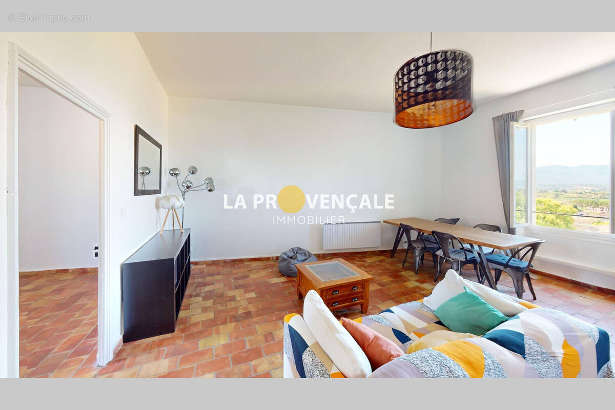 Appartement à POURRIERES