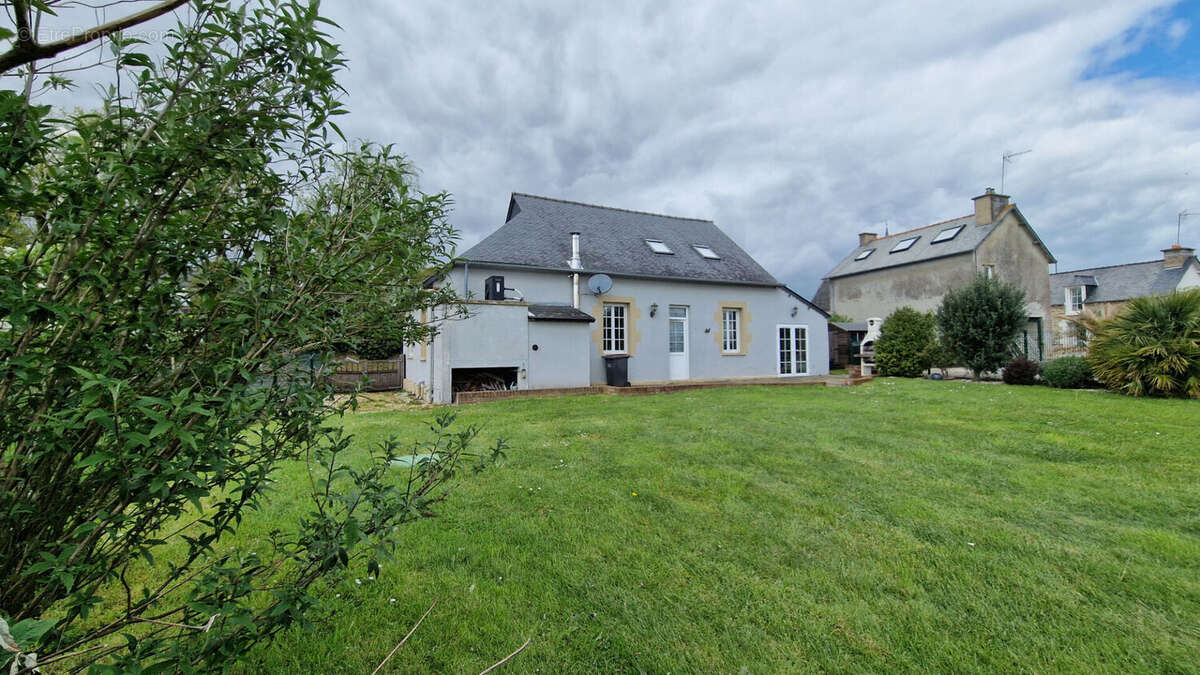 Maison à PLOUGUENAST