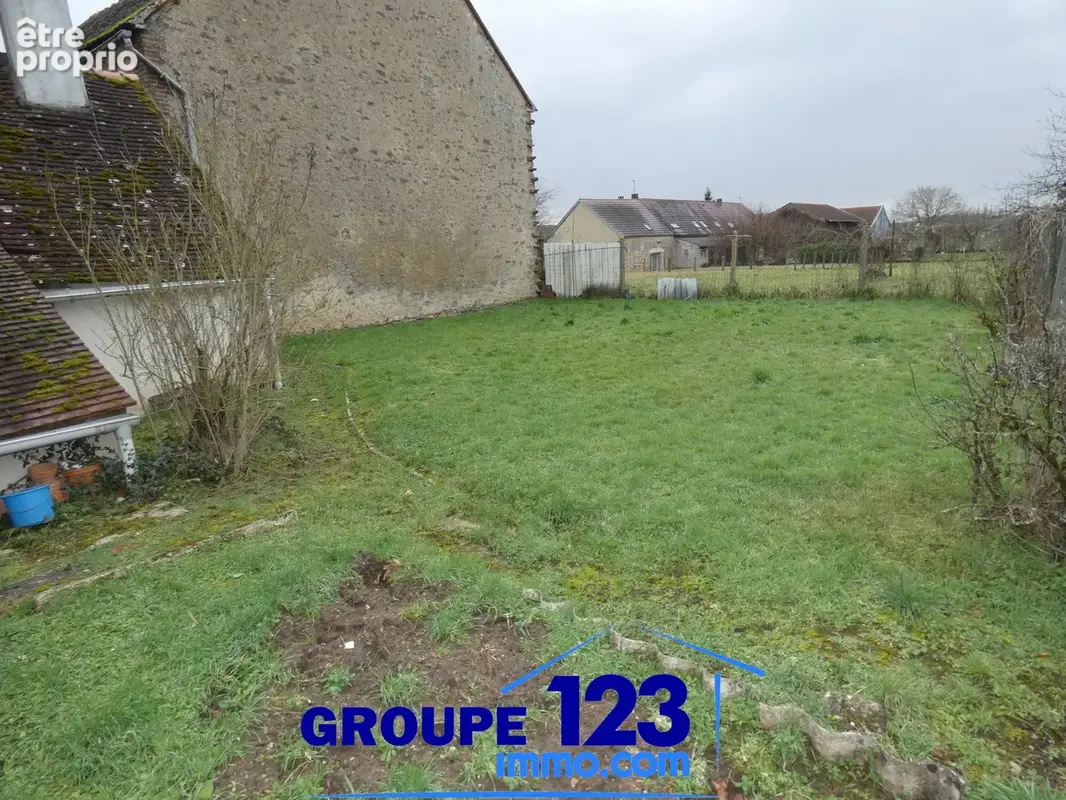 Longère de caractère avec dépendances - photo 17