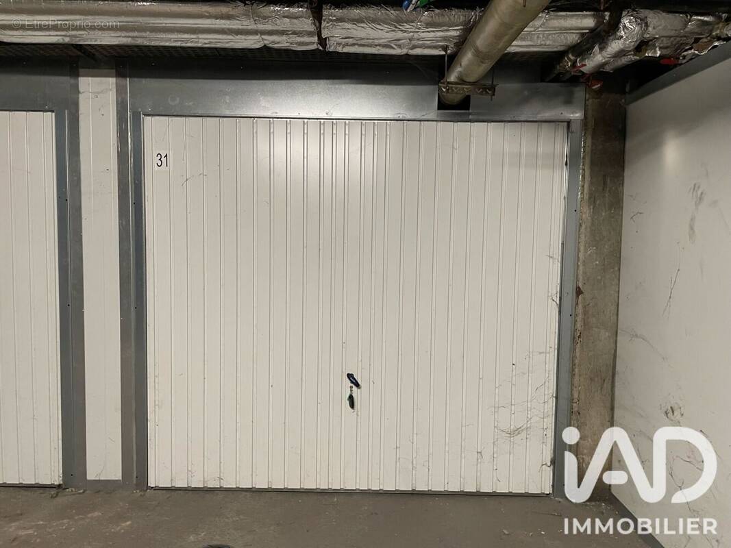 Photo 1 - Parking à PARIS-10E