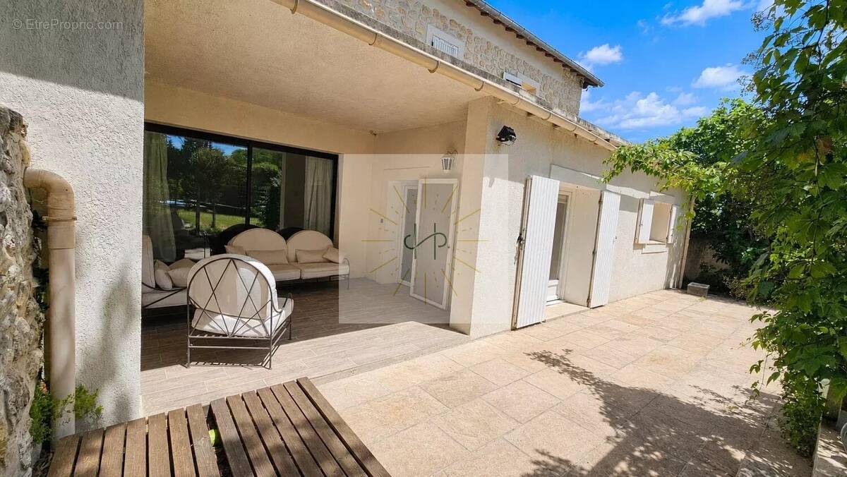 Maison à MALATAVERNE