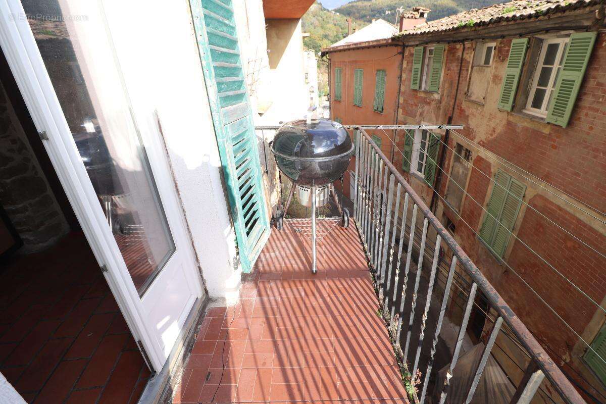 Appartement à CONTES
