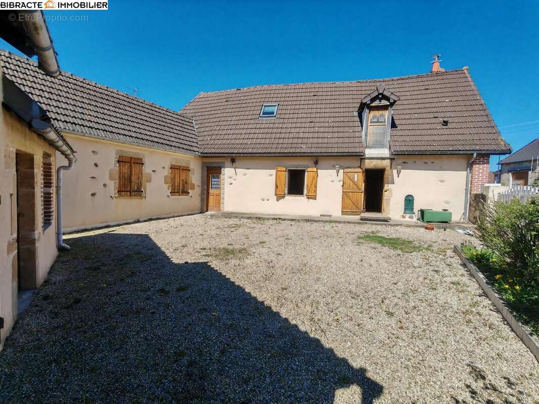 Maison à SEMELAY