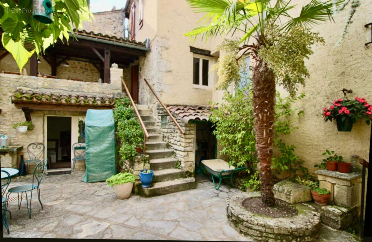 Maison à PRAYSSAC