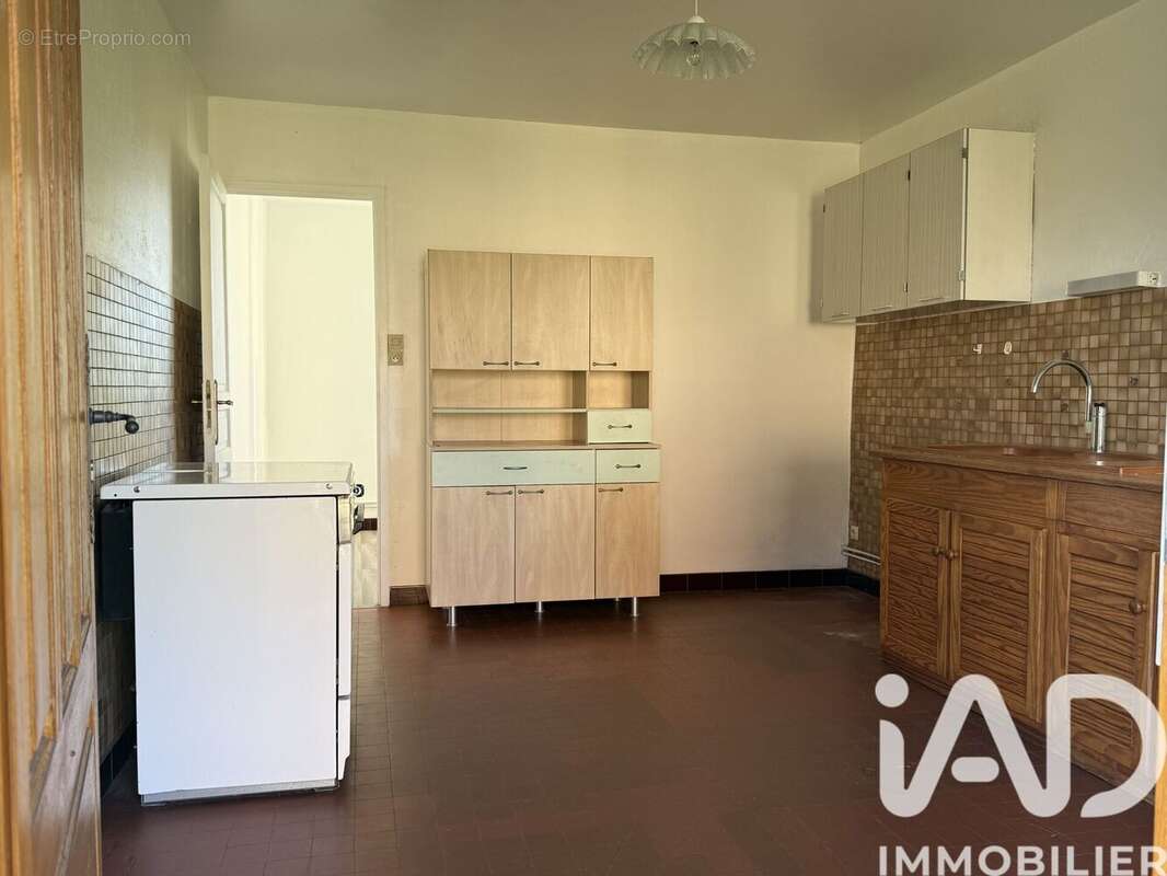 Maison 86 m² à Saint-Georges-De-Poisieux  - photo 4