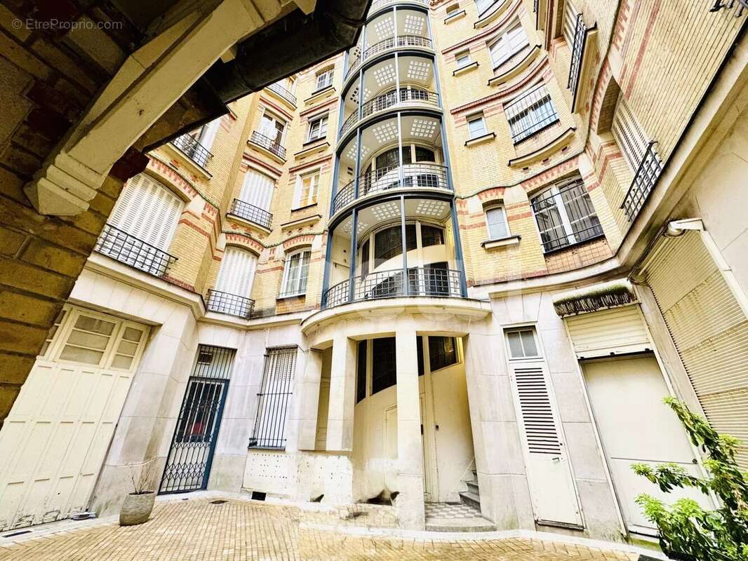 Appartement à PARIS-17E