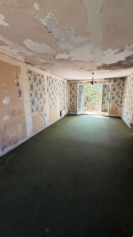 Maison, à rénover. 102 m2 habitables. Quatre chambres - photo 7