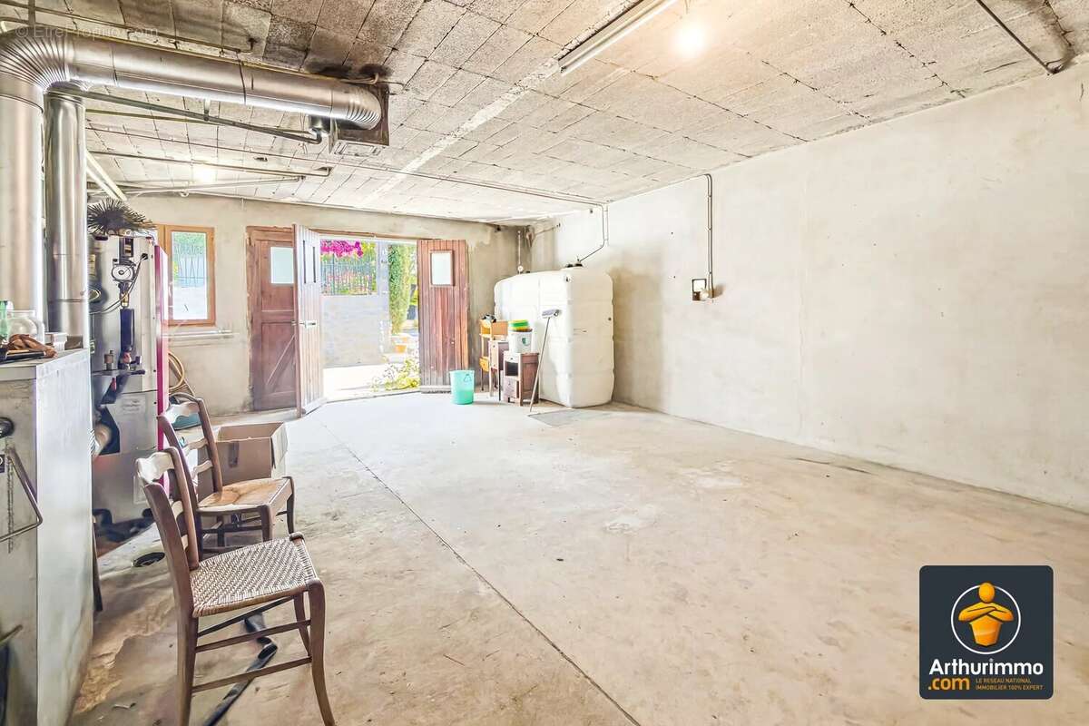 « Maison de village familiale avec terrasse, véranda, combles aménageables et double garage » - photo 20