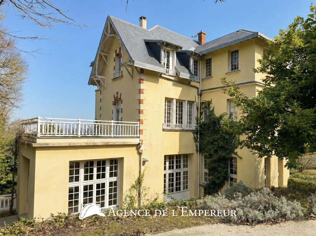 Demeure dans le Parc de la Malmaison, parcelle de 3 000 m2 - photo 6
