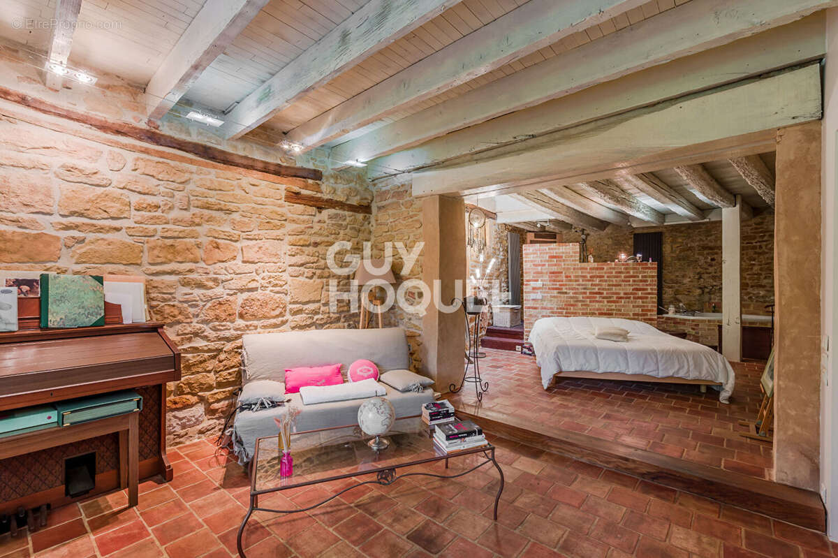 Appartement à POUILLY-LE-MONIAL