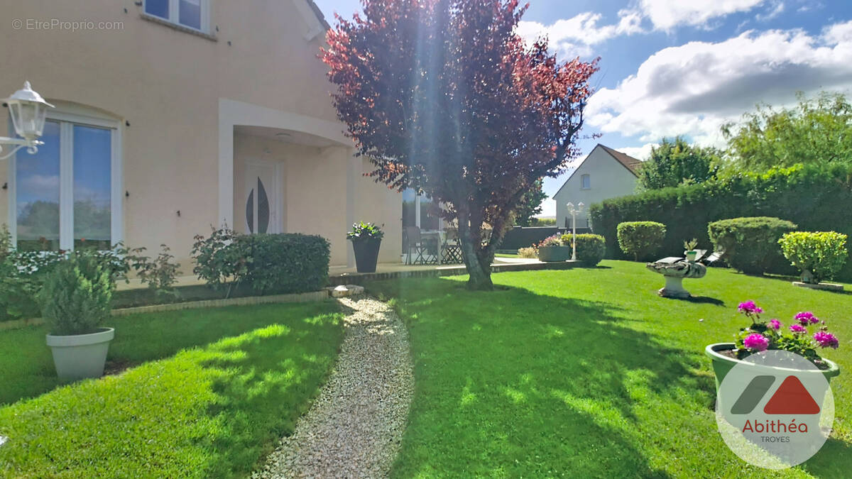 Maison à LA RIVIERE-DE-CORPS