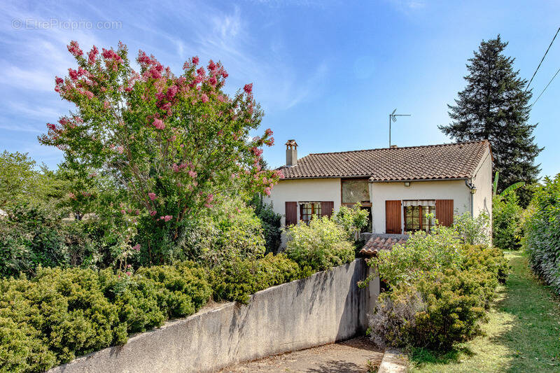 Maison à NEUVIC