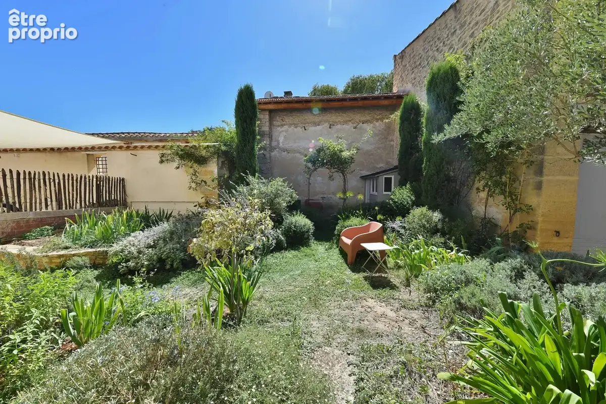 Maison de village avec jardin, bassin de nage et dépendance... - photo 16