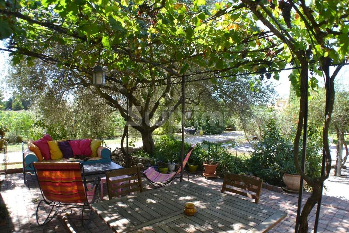 Maison à SAINT-LAURENT-D'AIGOUZE