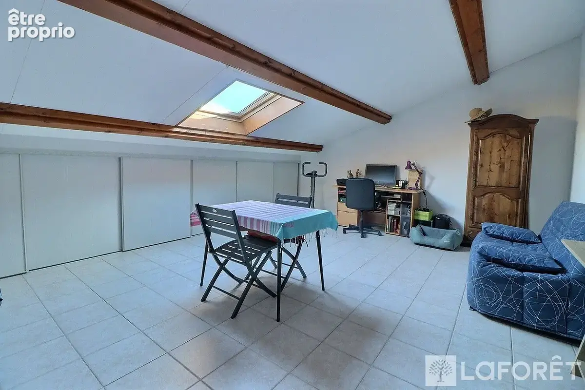 Hyeres-F4 -Dernier étage -Garage + 2 stationnements privatifs -Terrasse - photo 8