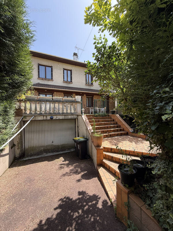 Maison à LE BLANC-MESNIL