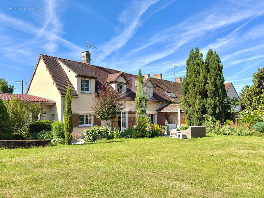 Maison à EGREVILLE