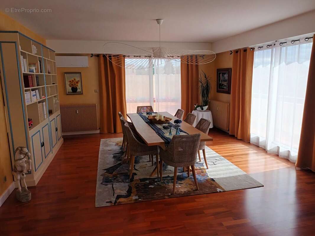 Appartement à MONTCEAU-LES-MINES