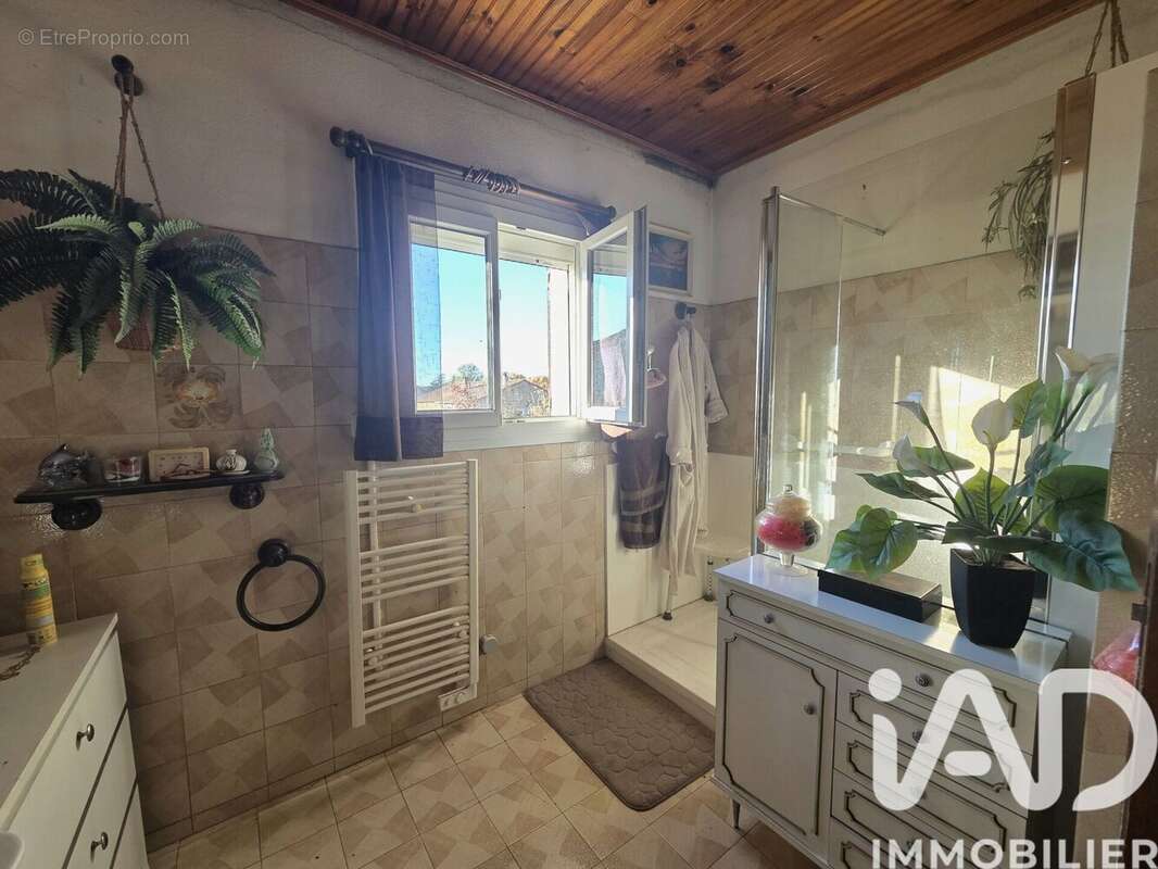 Photo 2 - Maison à ENTRAIGUES-SUR-LA-SORGUE