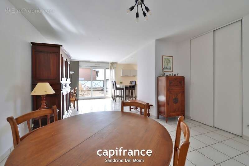 Appartement à SAINT-GENIS-LES-OLLIERES