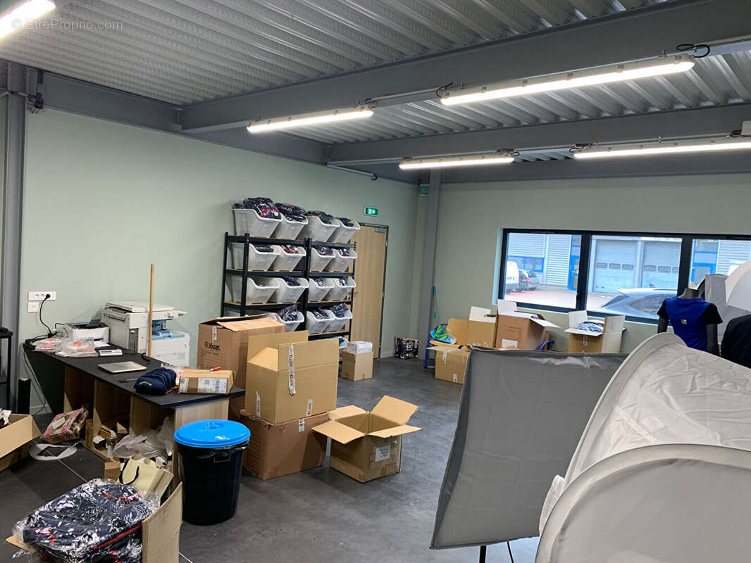 Commerce à LE COTEAU