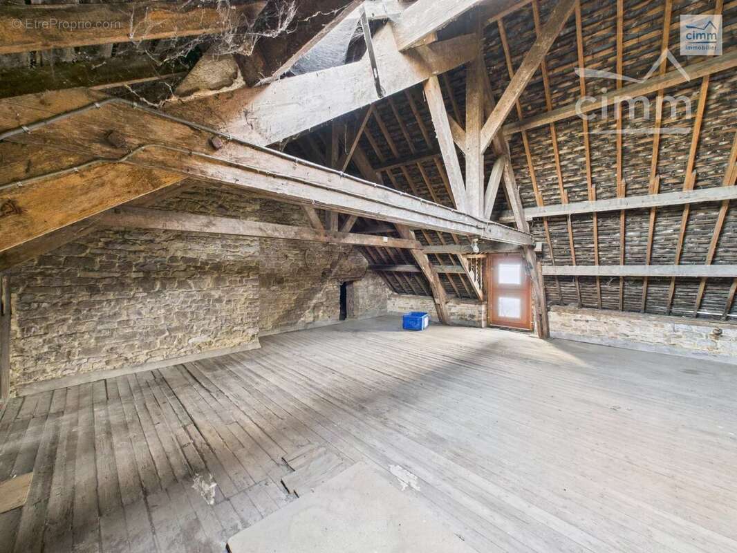 Appartement à BOURG-DES-COMPTES